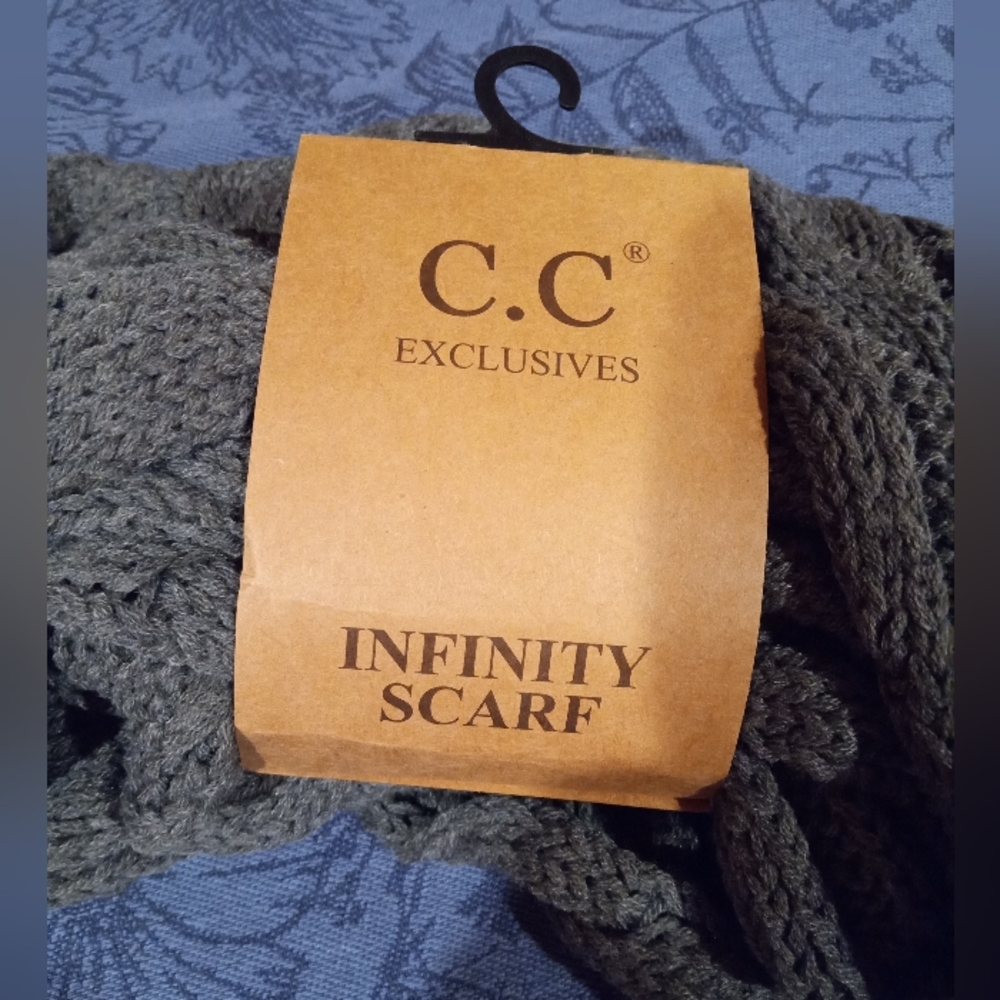 C.C. Exclusives Grey Infinity Scarf - Picture 5 of 6